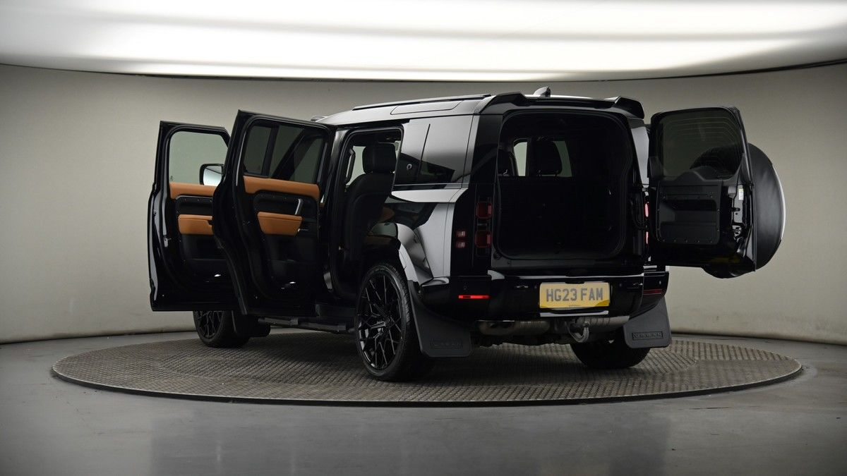 Land Rover Defender 110 Image 8
