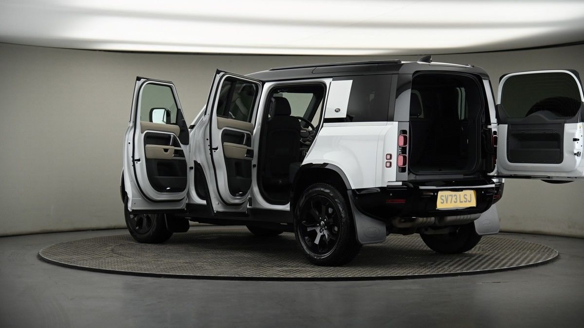 More views of Land Rover Defender 110