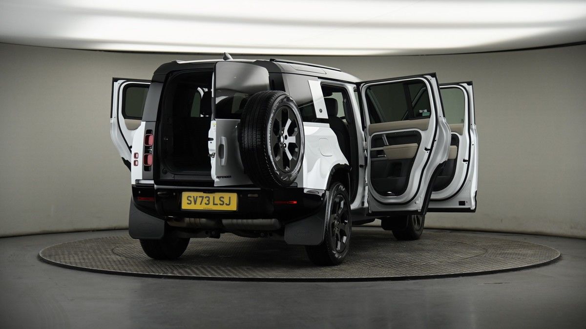 More views of Land Rover Defender 110