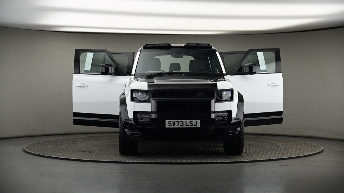 More views of Land Rover Defender 110