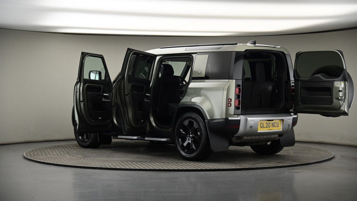 More views of Land Rover Defender 110