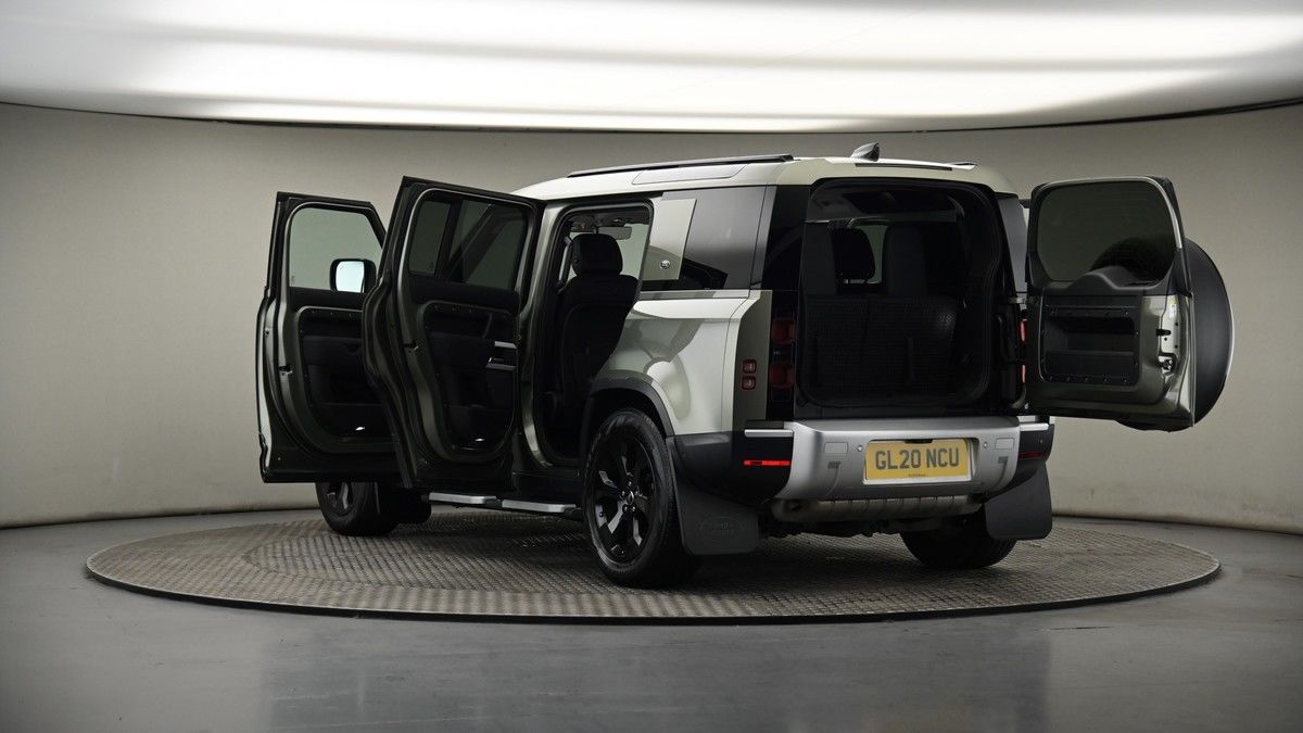 Land Rover Defender 110 Image 8