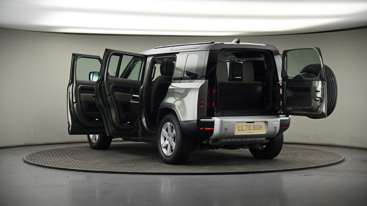 Land Rover Defender 110 Image 8