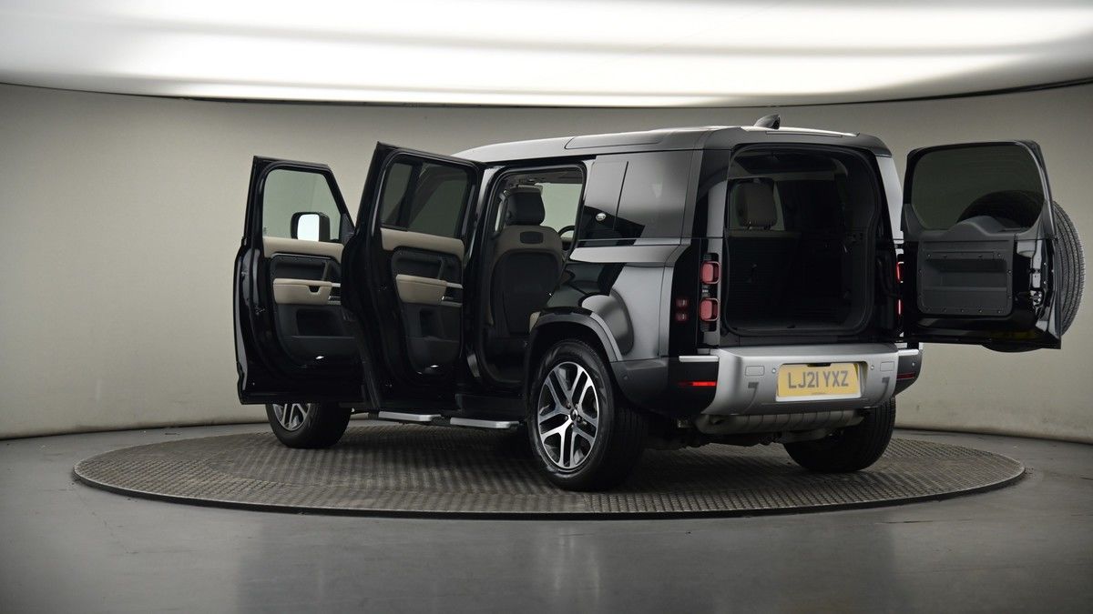 Land Rover Defender 110 Image 8