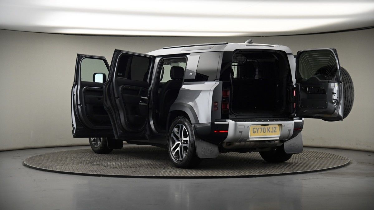 Land Rover Defender 110 Image 7