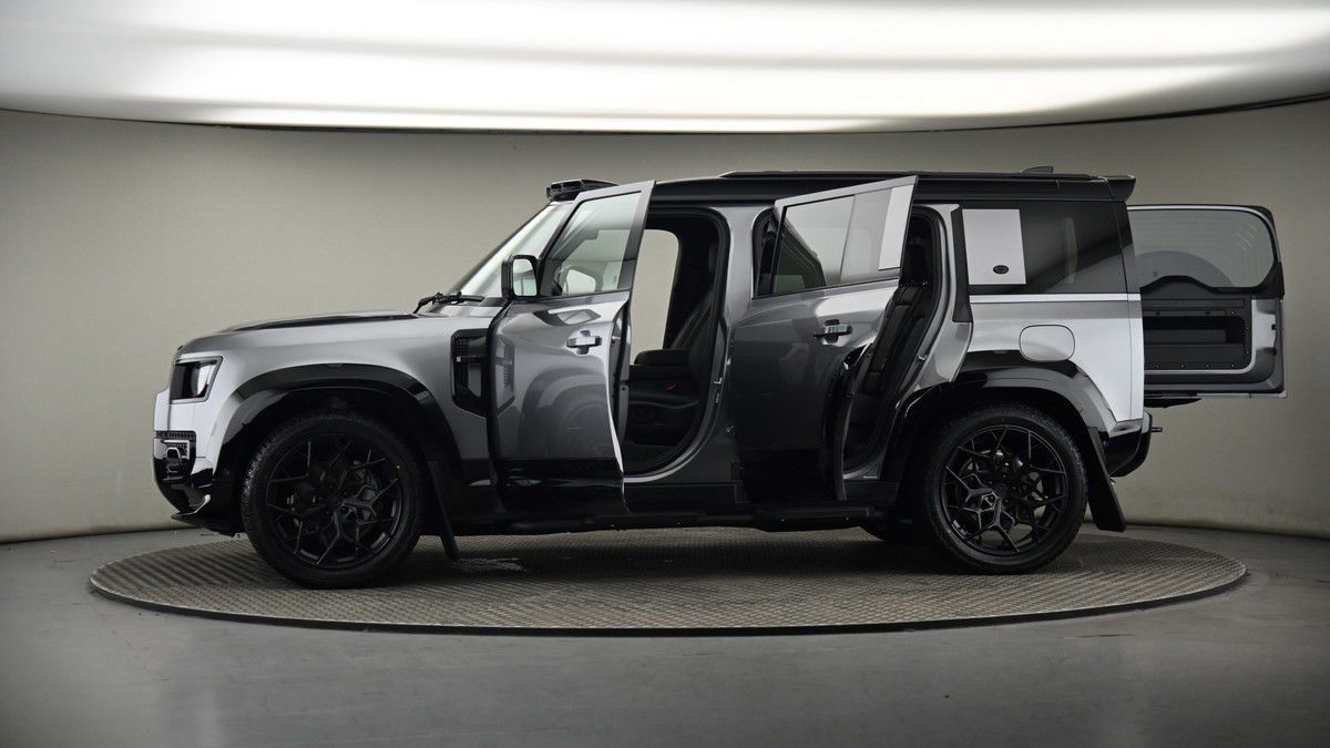 More views of Land Rover Defender 110