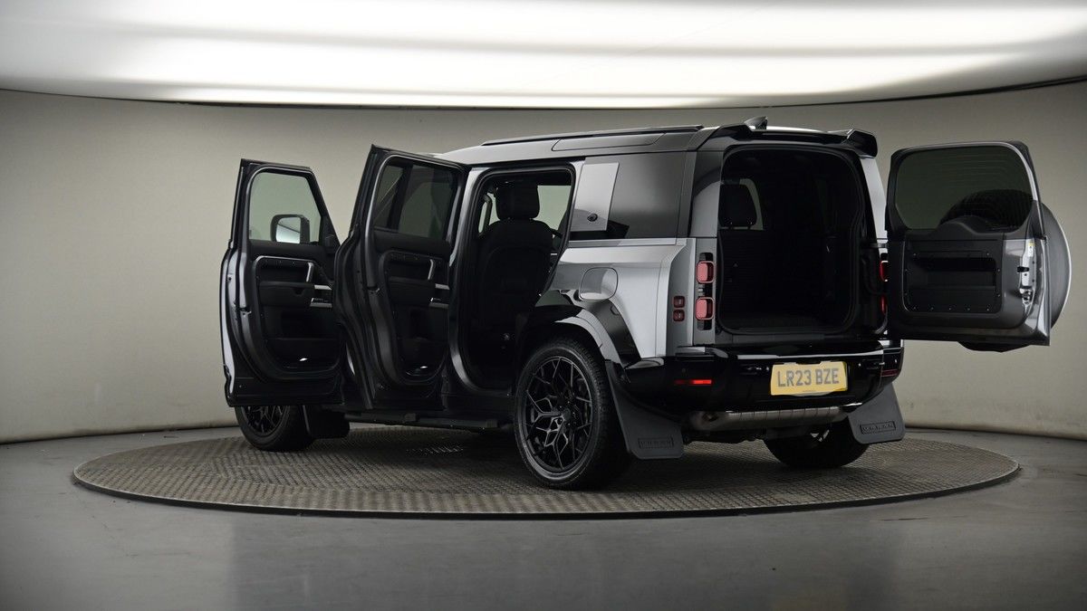 More views of Land Rover Defender 110
