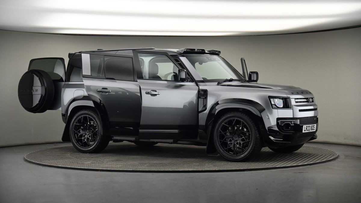 More views of Land Rover Defender 110