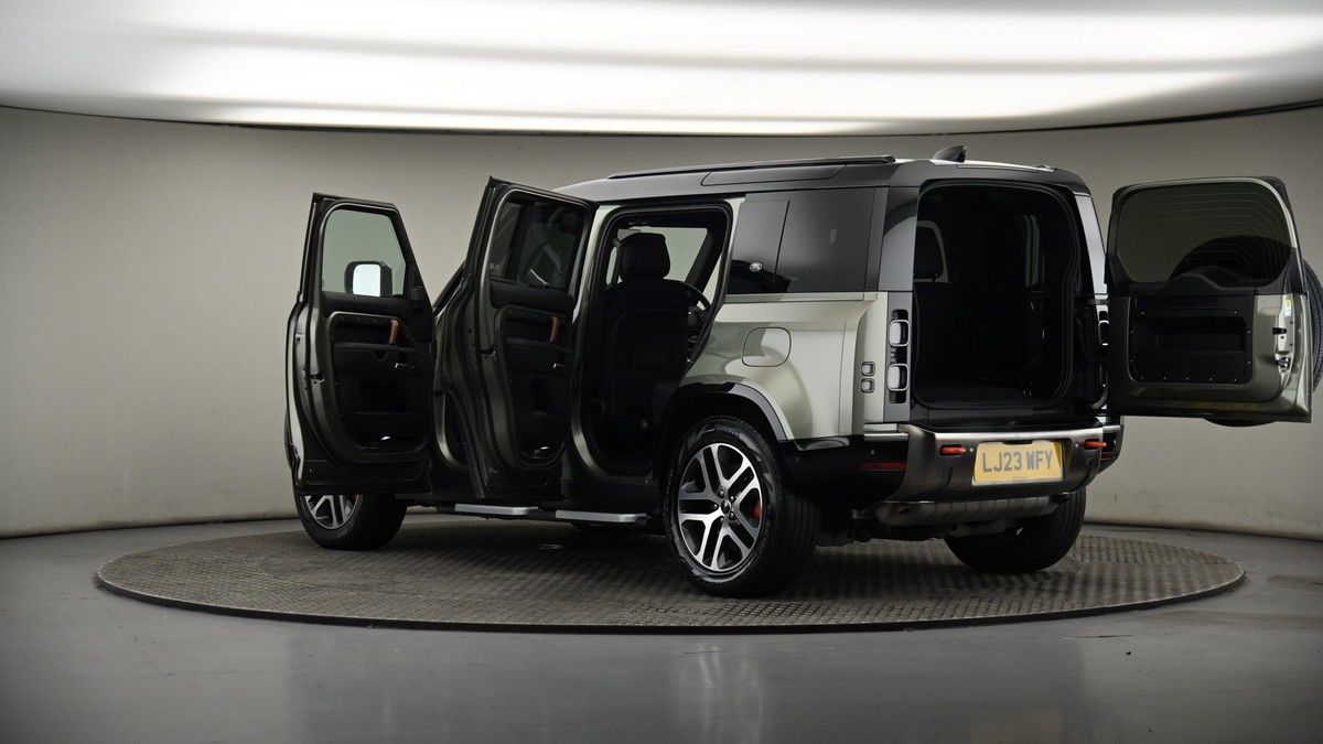 More views of Land Rover Defender 110