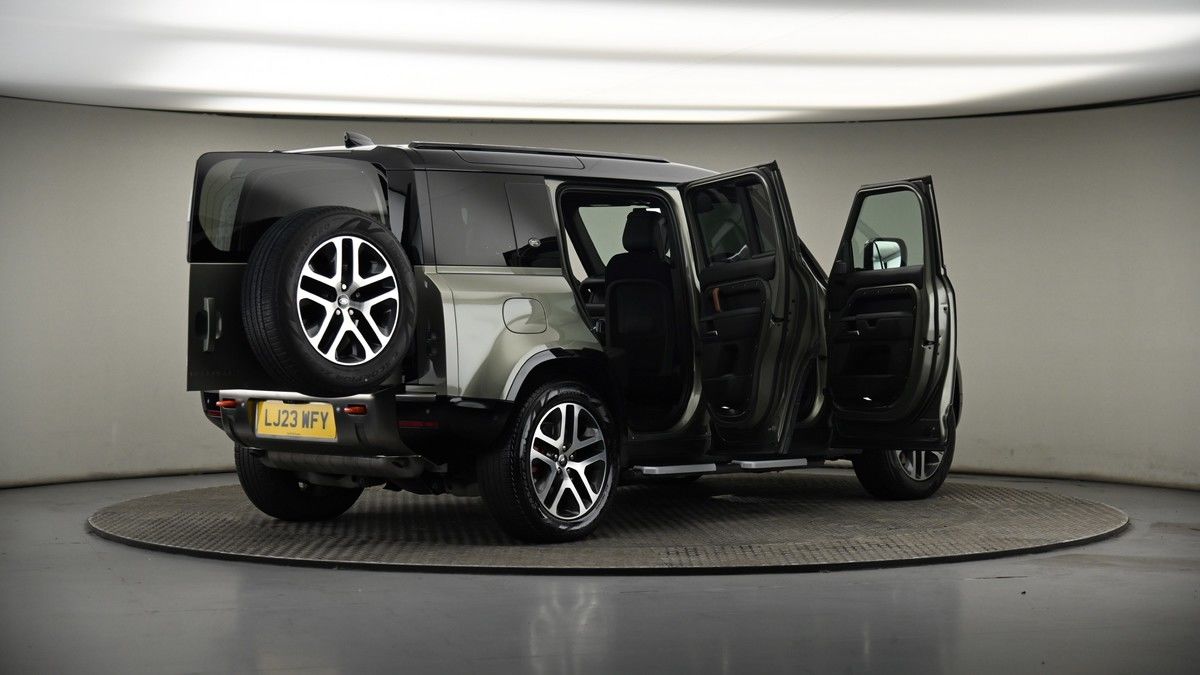 More views of Land Rover Defender 110
