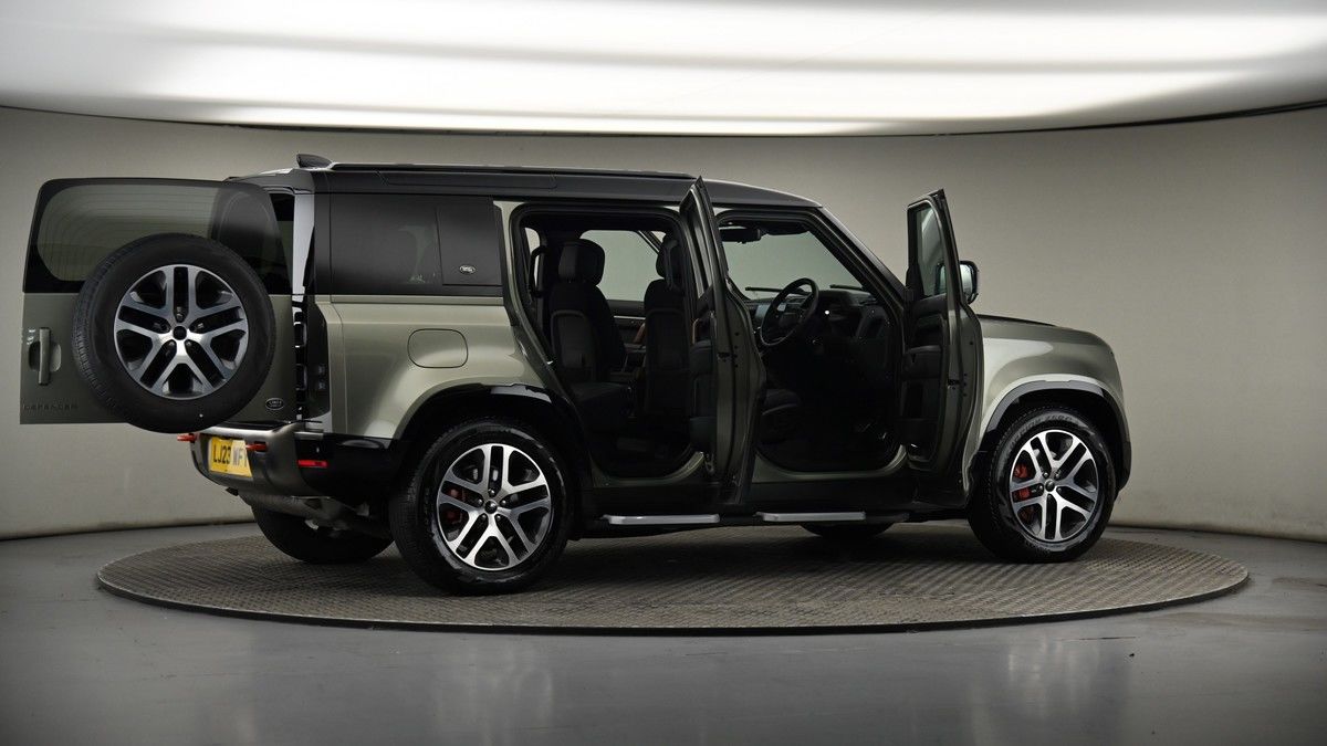 More views of Land Rover Defender 110