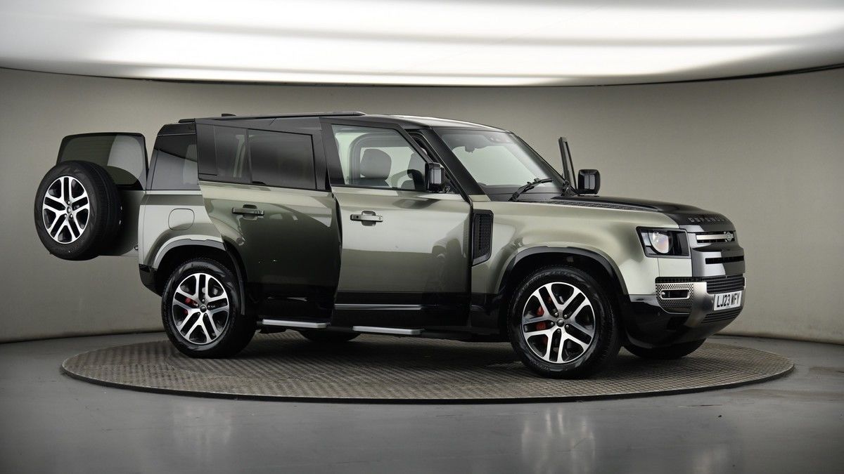More views of Land Rover Defender 110