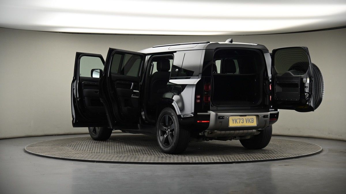 Land Rover Defender 110 Image 8