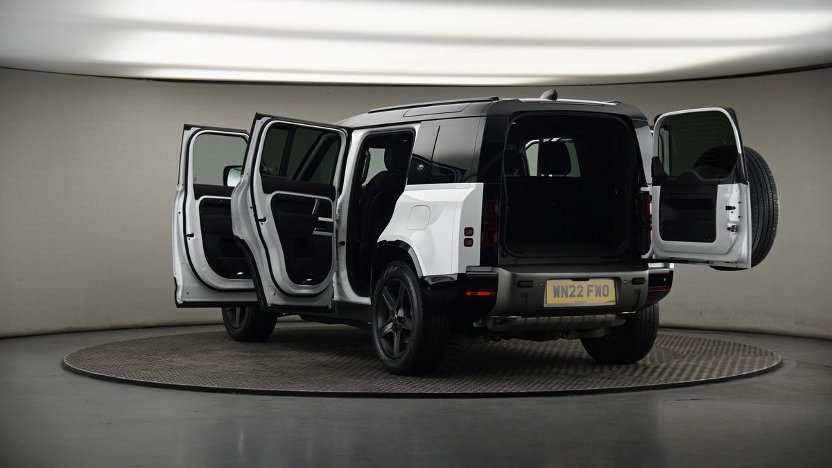 Land Rover Defender 110 Image 8