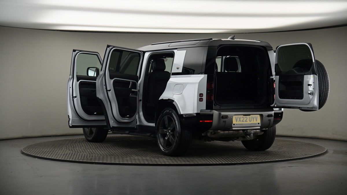 Land Rover Defender 110 Image 8