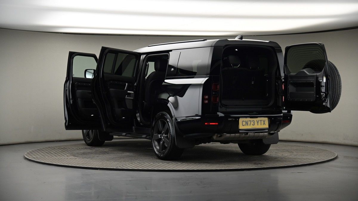 Land Rover Defender 130 Urban Image 6