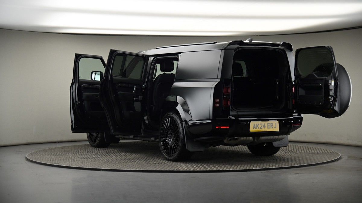Land Rover Defender 130 Image 8