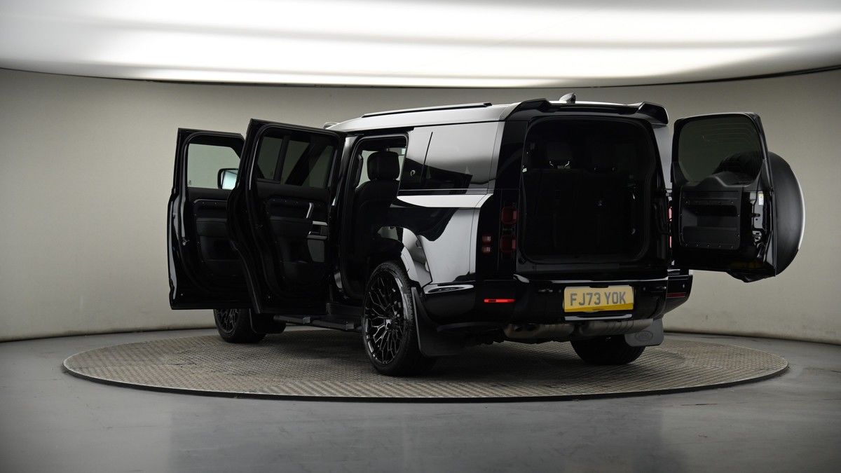 Land Rover Defender 130 Image 8