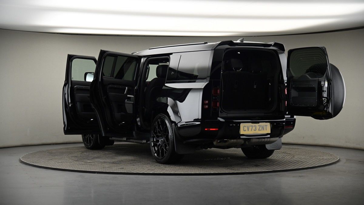 Land Rover Defender 130 Image 8