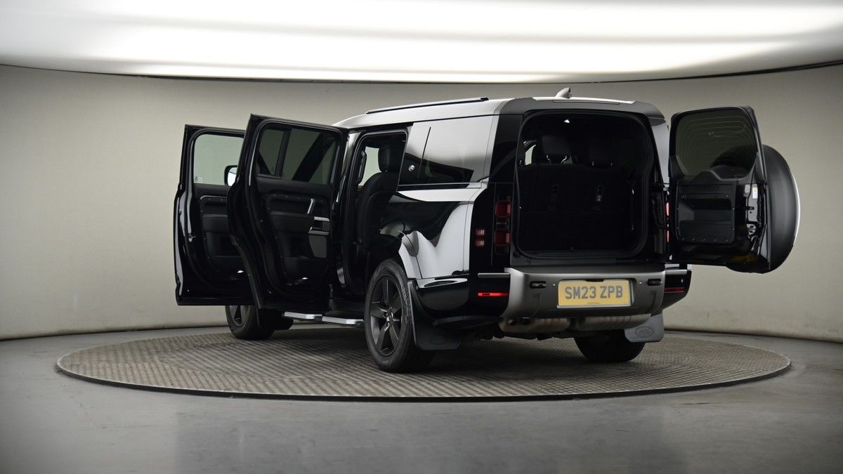 Land Rover Defender 130 Image 8