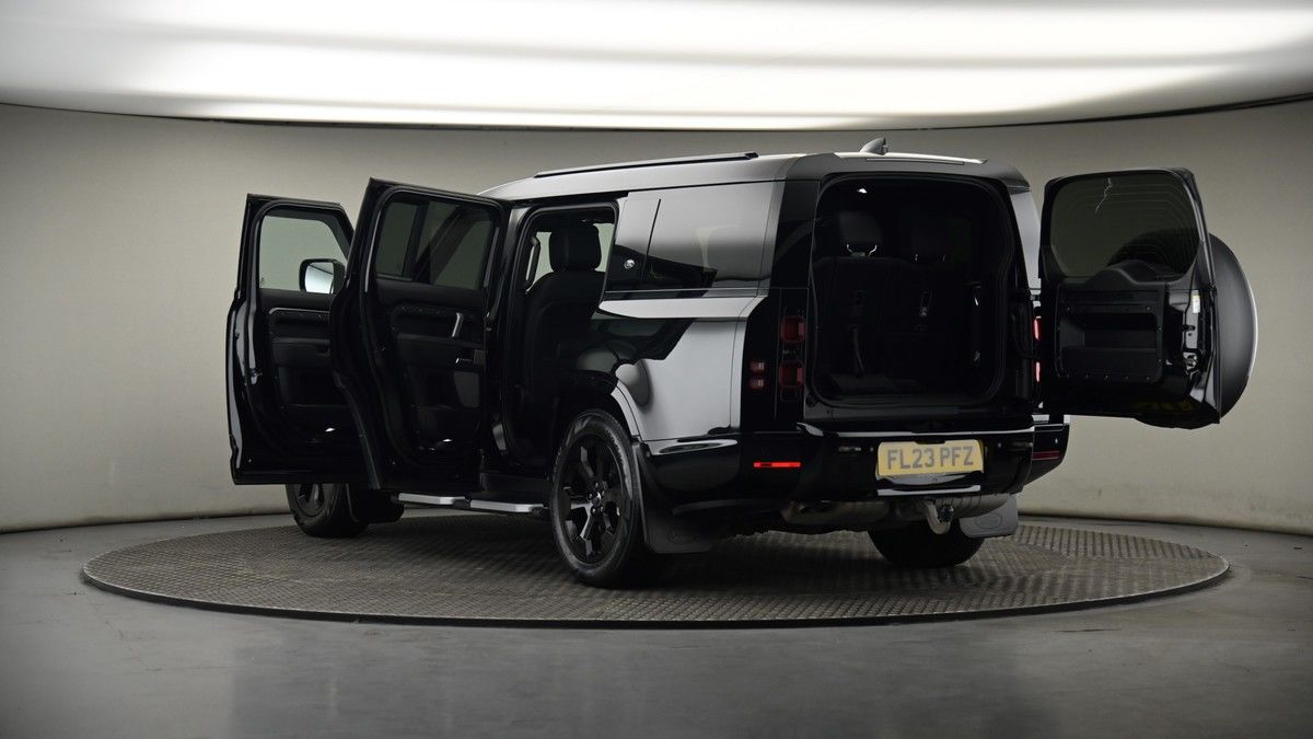 Land Rover Defender 130 Urban Image 11