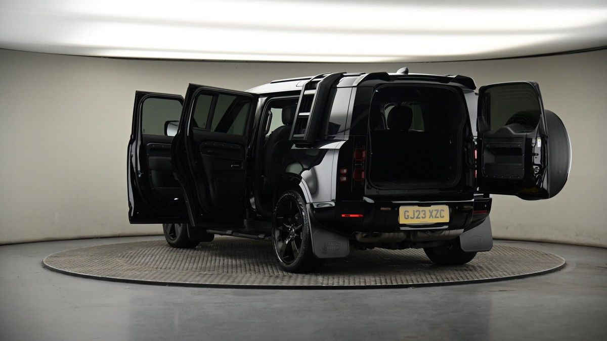 Land Rover Defender 110 Image 8