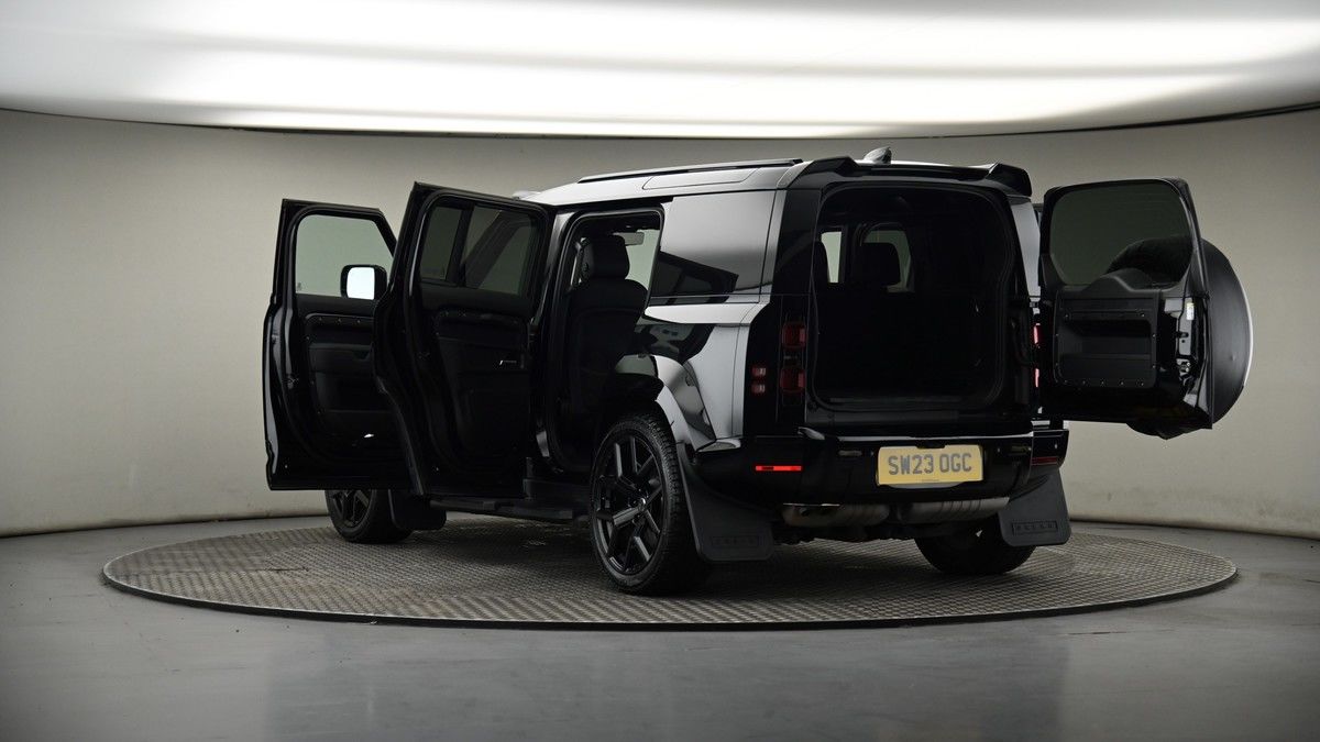 Land Rover Defender 110 Image 7