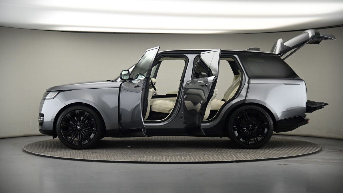 More views of Land Rover Range Rover