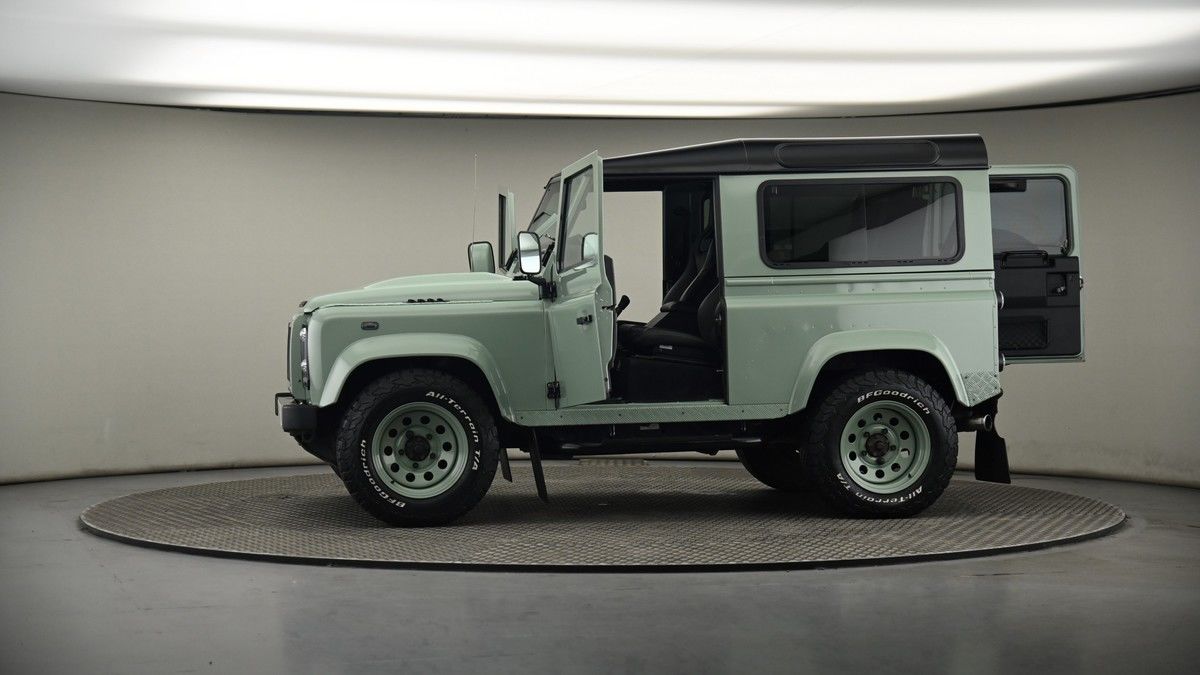 More views of Land Rover Defender 90