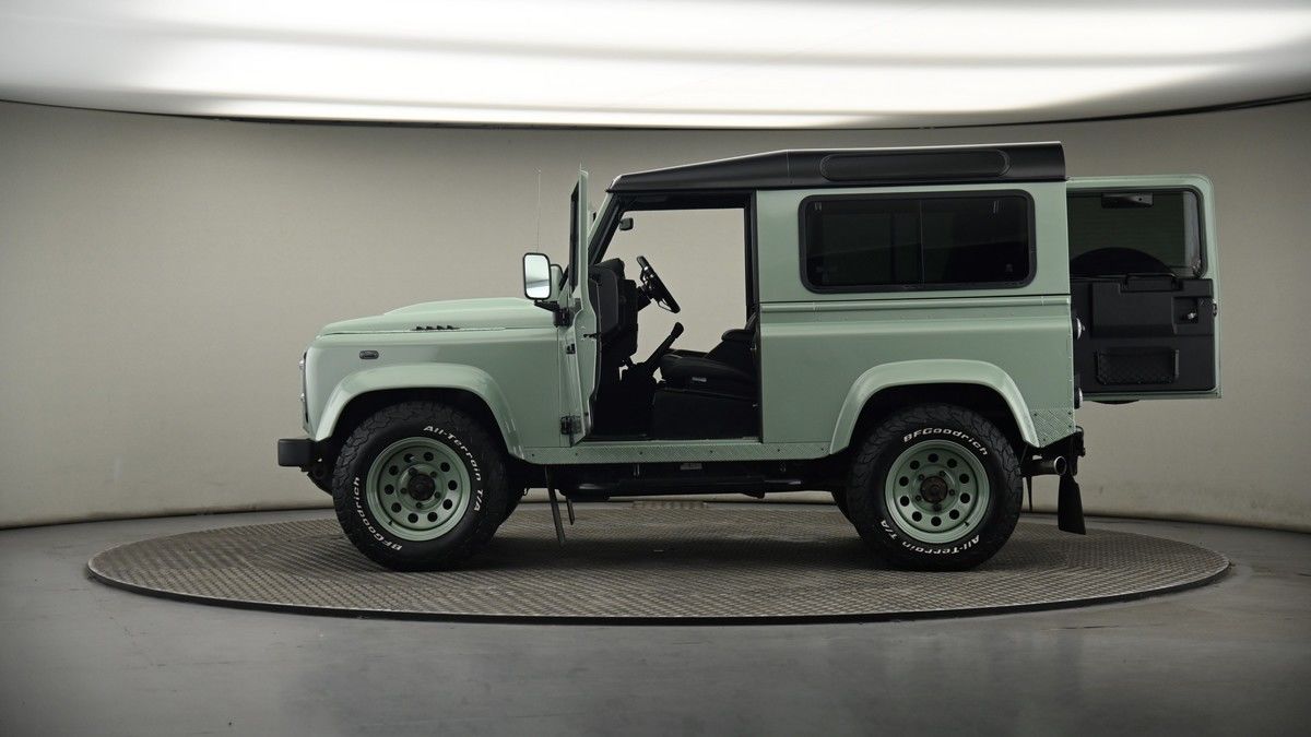 More views of Land Rover Defender 90