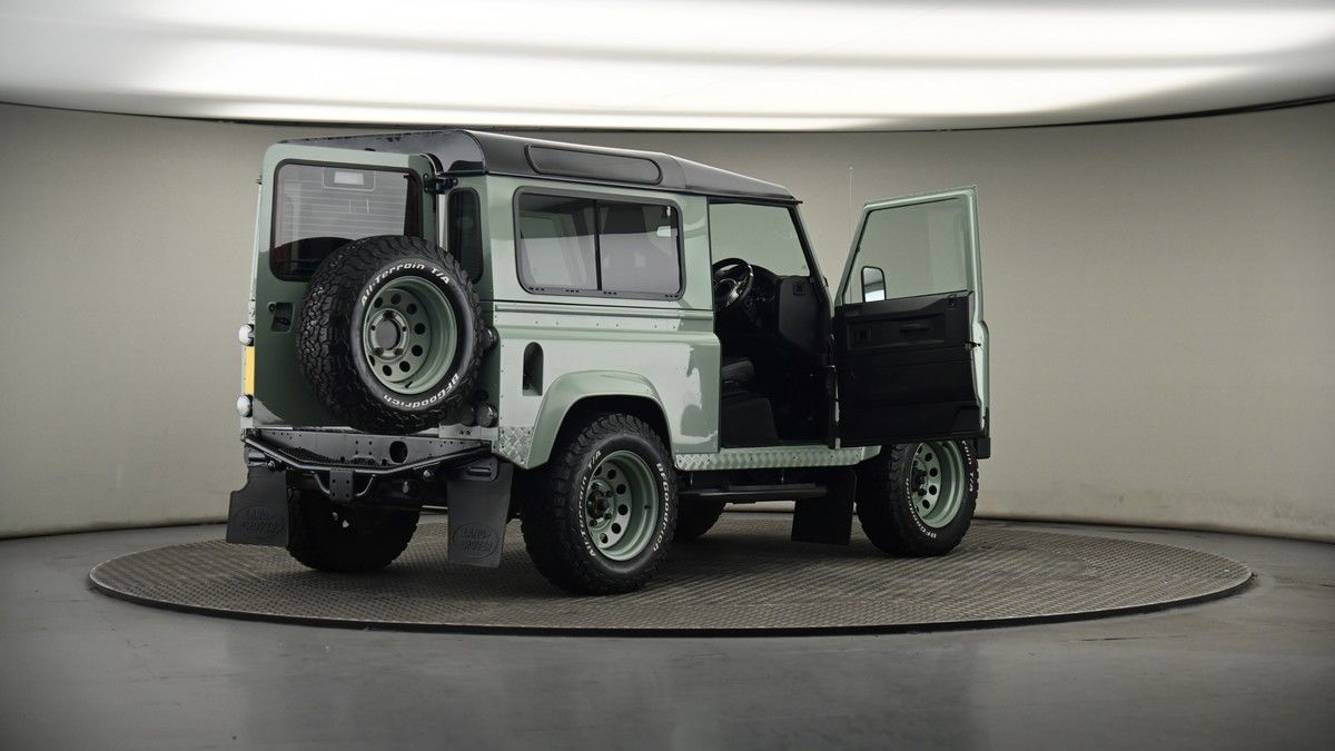 More views of Land Rover Defender 90
