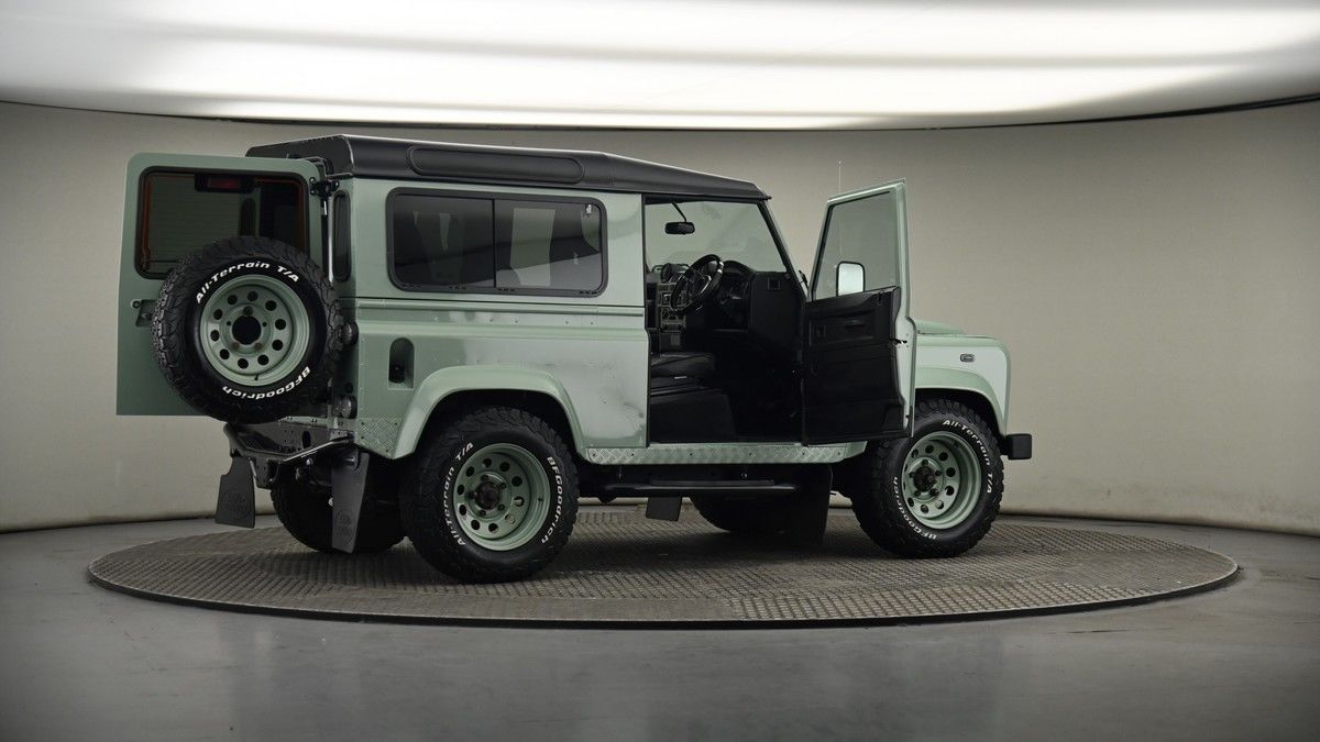 More views of Land Rover Defender 90