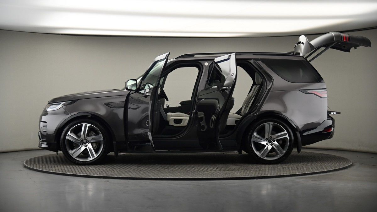 More views of Land Rover Discovery