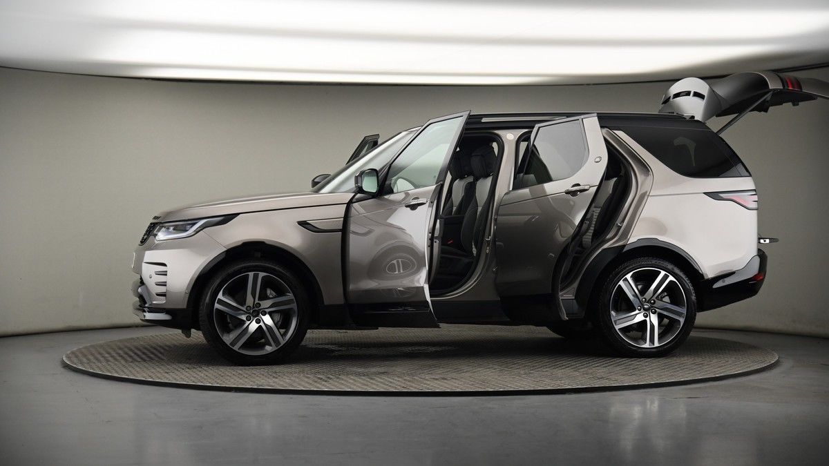 More views of Land Rover Discovery