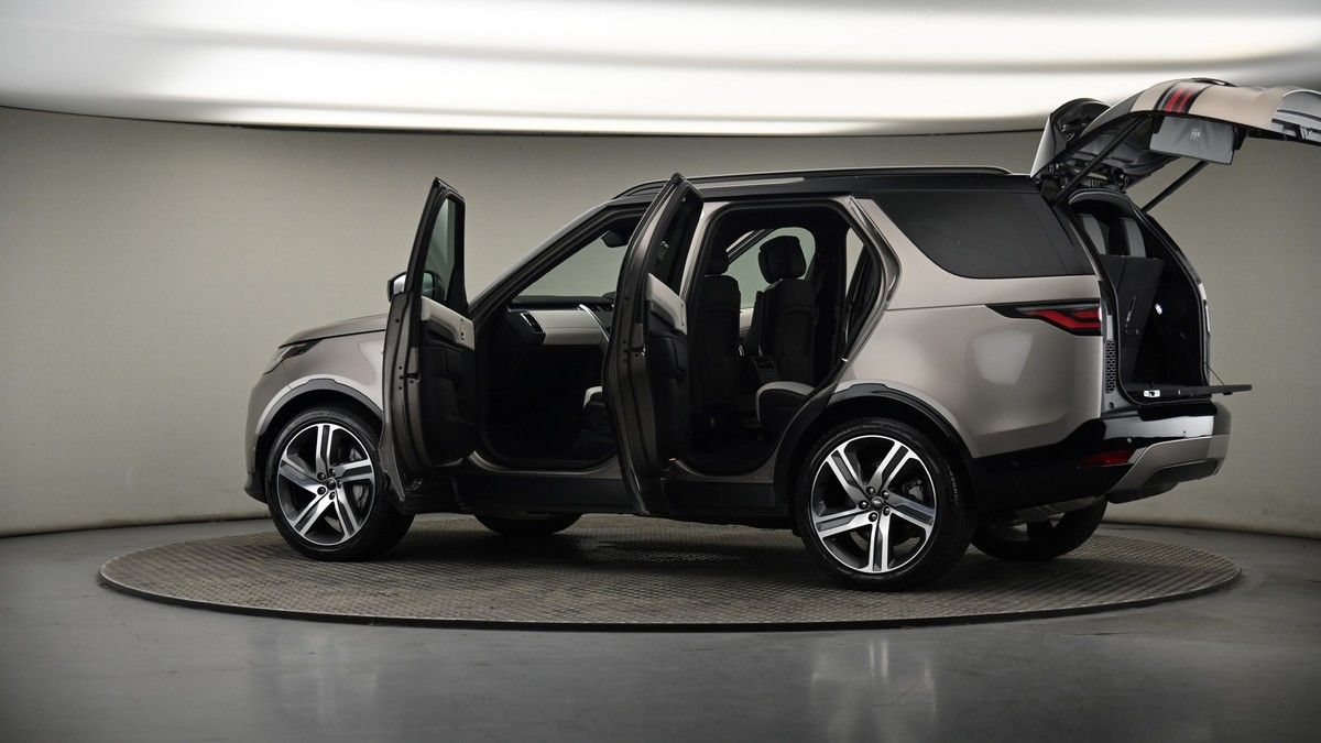 More views of Land Rover Discovery