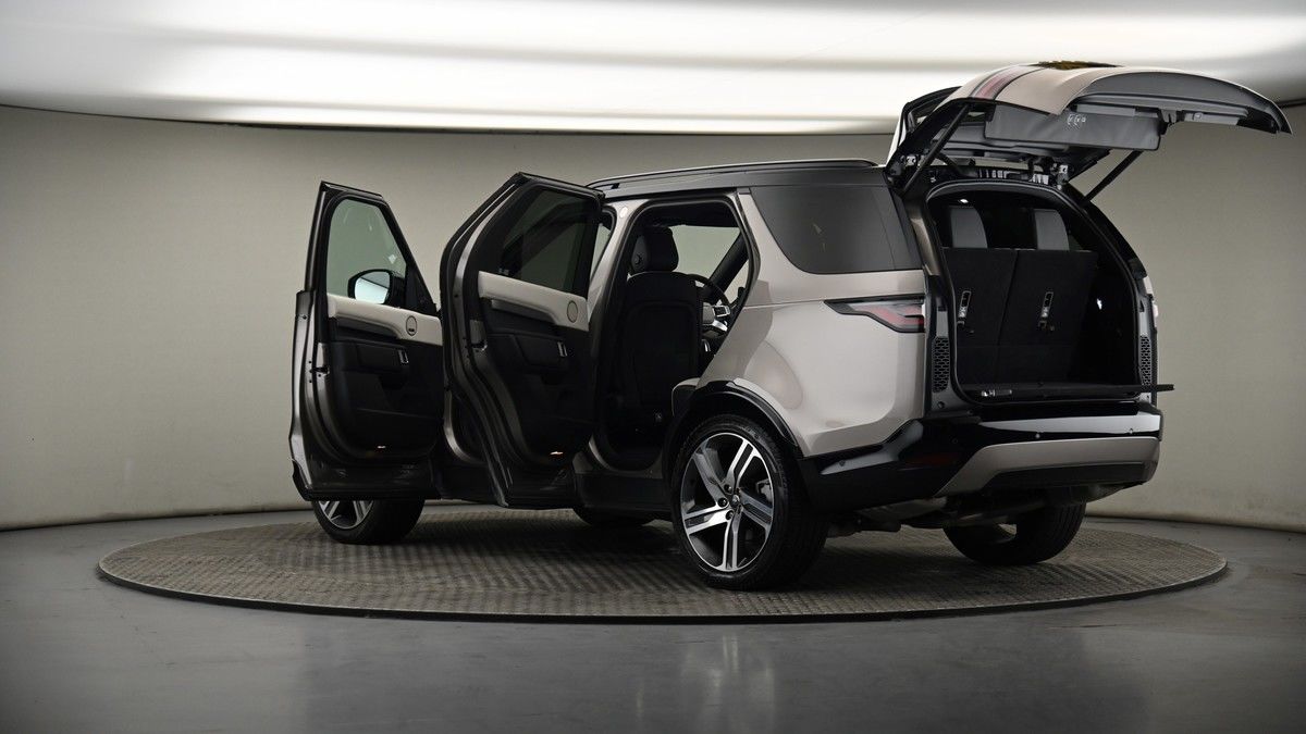 More views of Land Rover Discovery