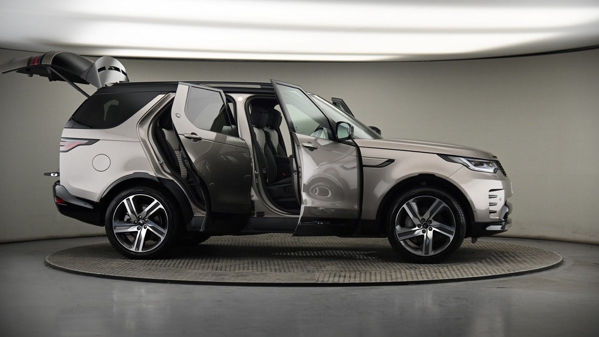 More views of Land Rover Discovery