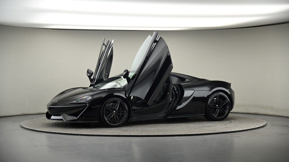 More views of McLaren 570S