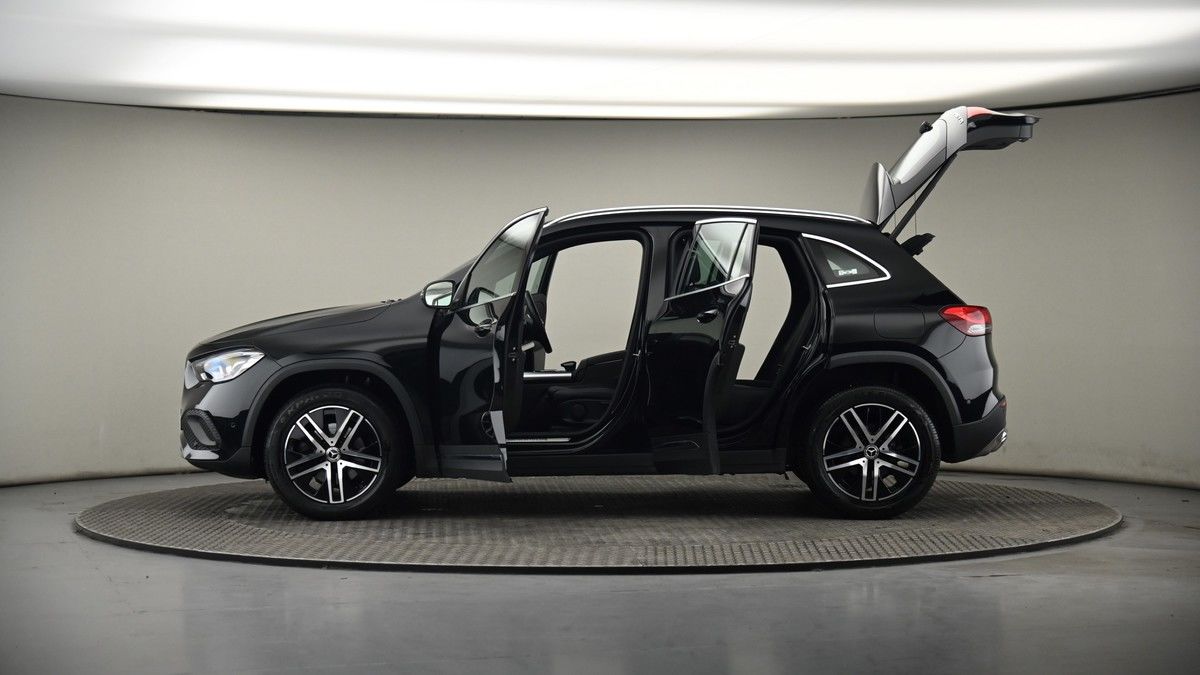 More views of Mercedes-Benz GLA