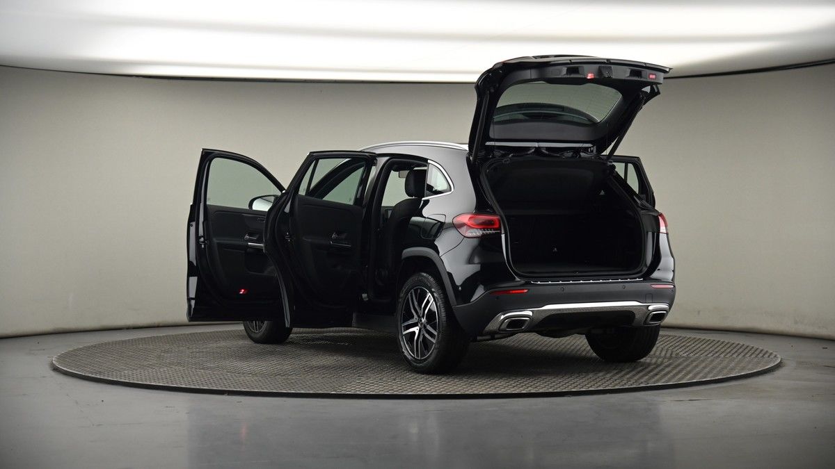 Mercedes-Benz GLA Image 8