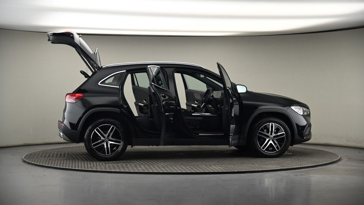 More views of Mercedes-Benz GLA