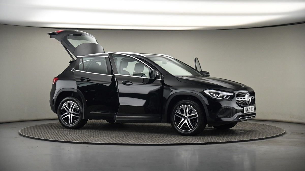 More views of Mercedes-Benz GLA
