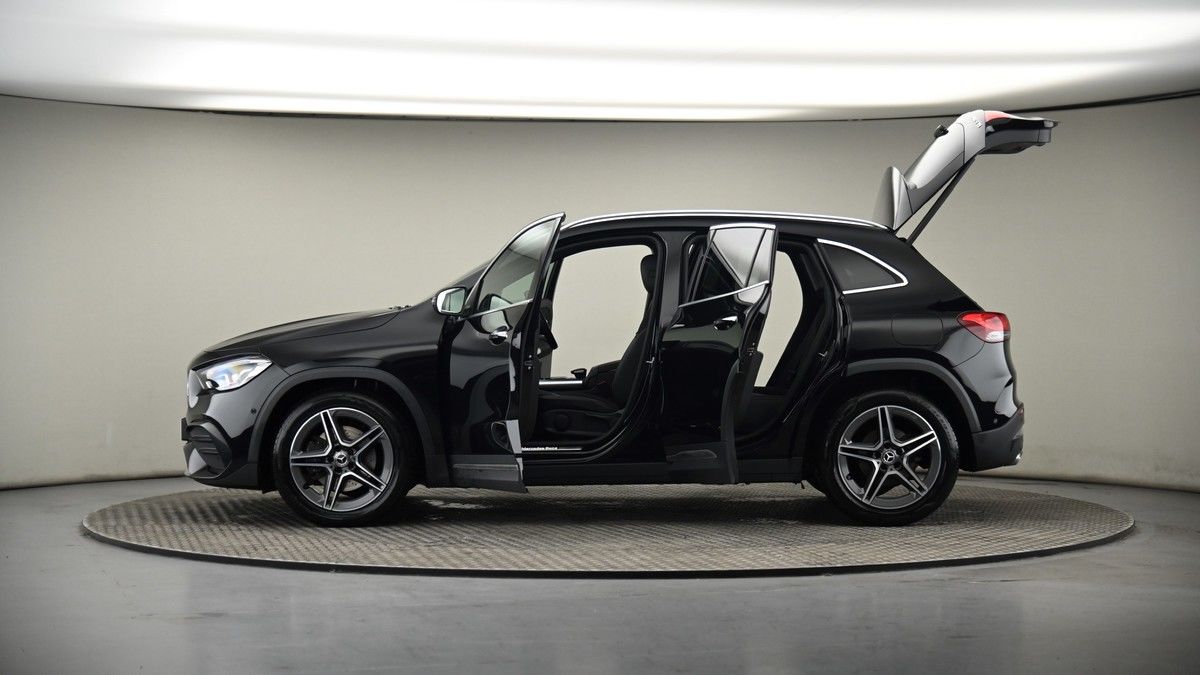 More views of Mercedes-Benz GLA