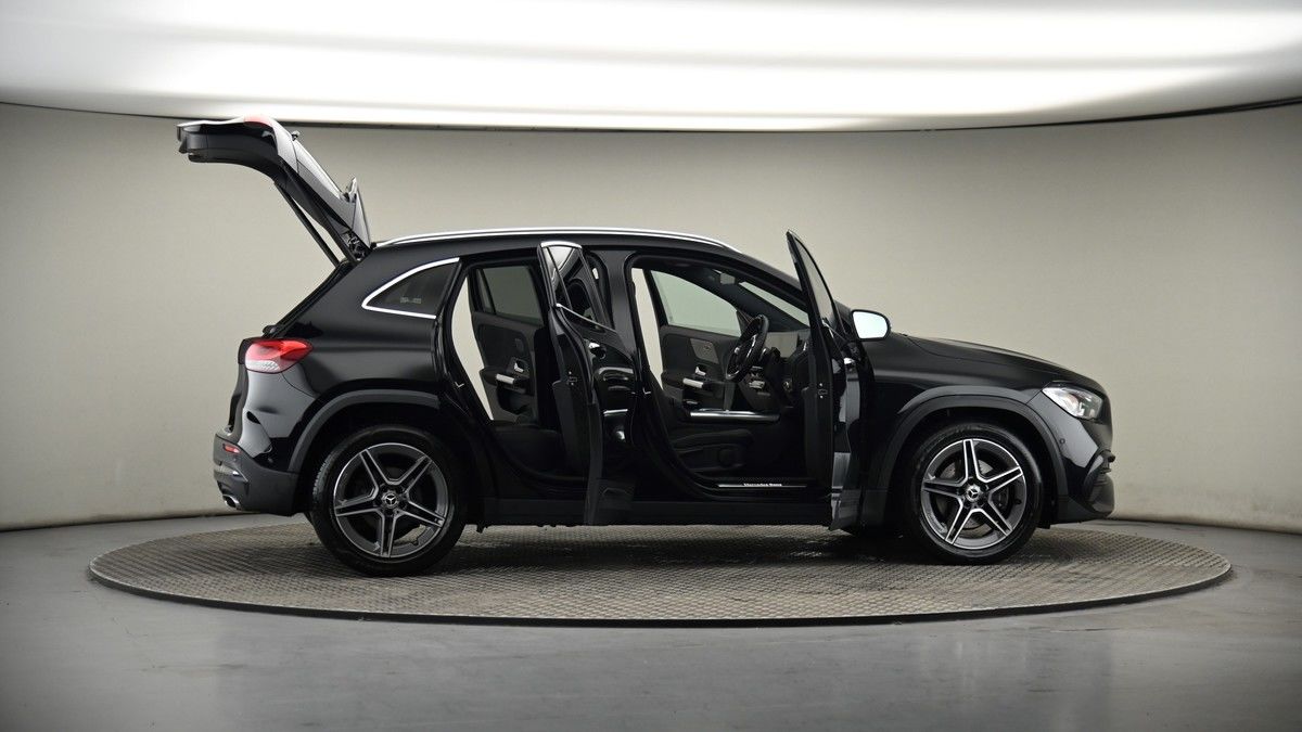 More views of Mercedes-Benz GLA