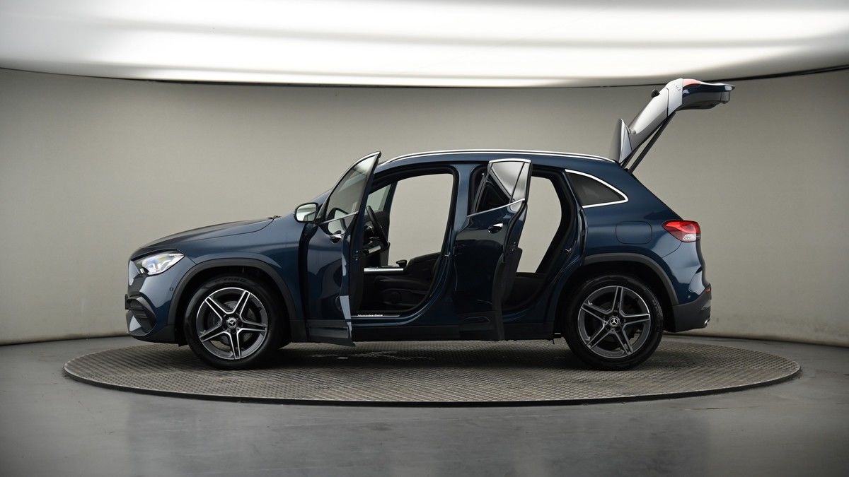 More views of Mercedes-Benz GLA
