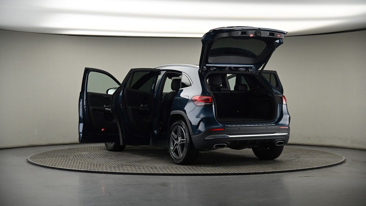 Mercedes-Benz GLA Image 8
