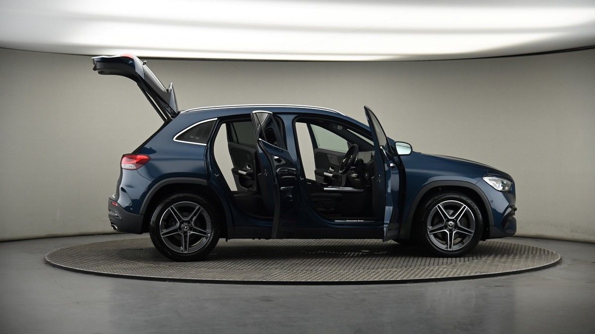 More views of Mercedes-Benz GLA