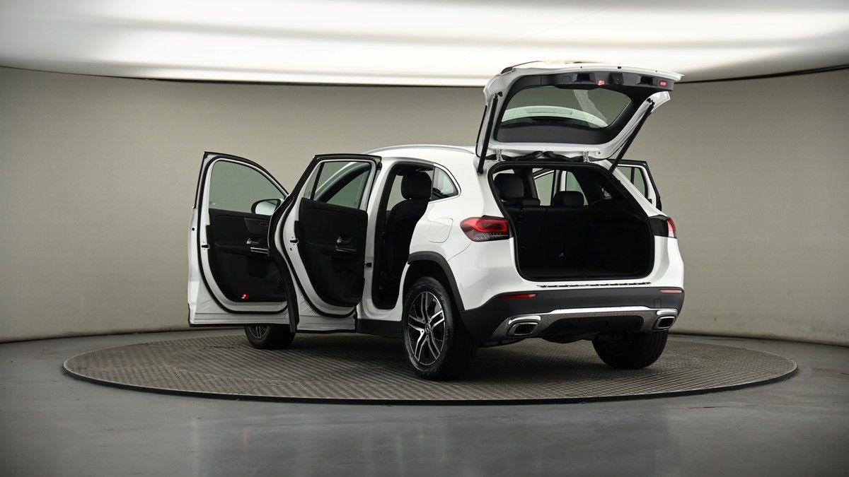 Mercedes-Benz GLA Image 8