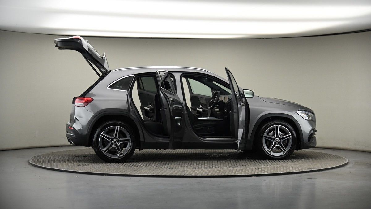 More views of Mercedes-Benz GLA