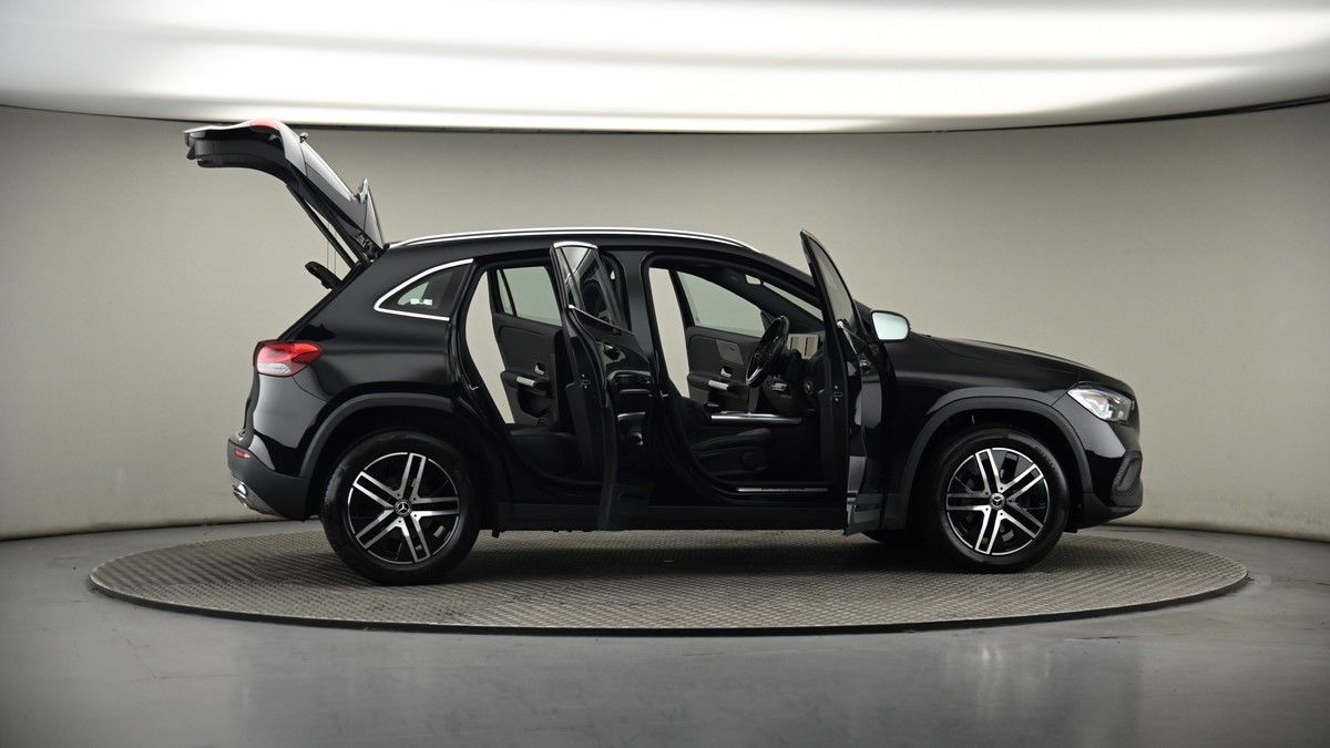 More views of Mercedes-Benz GLA